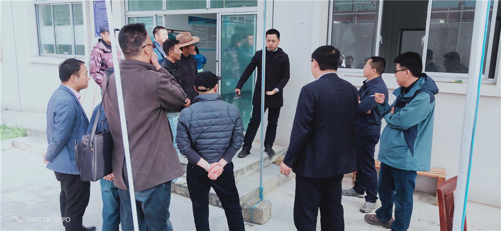 西南督查組在自治區(qū)、日喀則市、吉隆縣、吉隆鎮(zhèn)有關(guān)領(lǐng)導(dǎo)的陪同下對吉隆鎮(zhèn)污水處理廠檢查工作